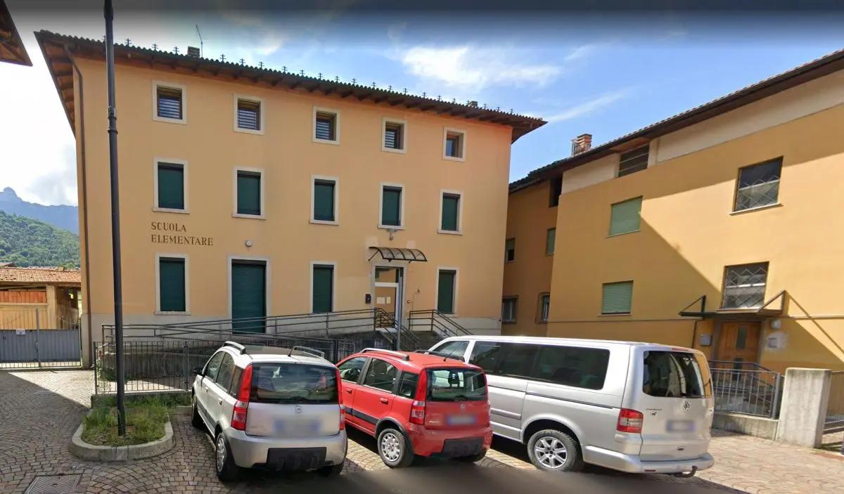 Ex scuola elementare di Vigo (e giardino)