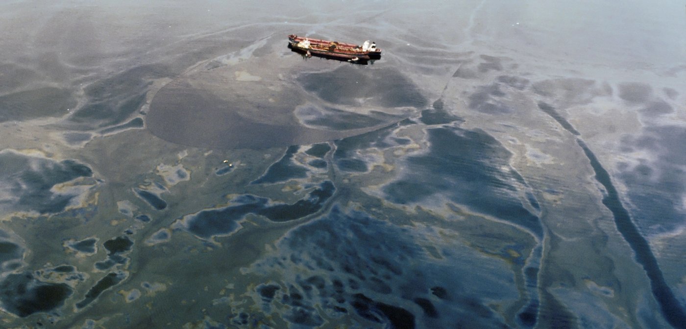 Aerial view of oil spill aftermath from the Exxon Valdez disaster