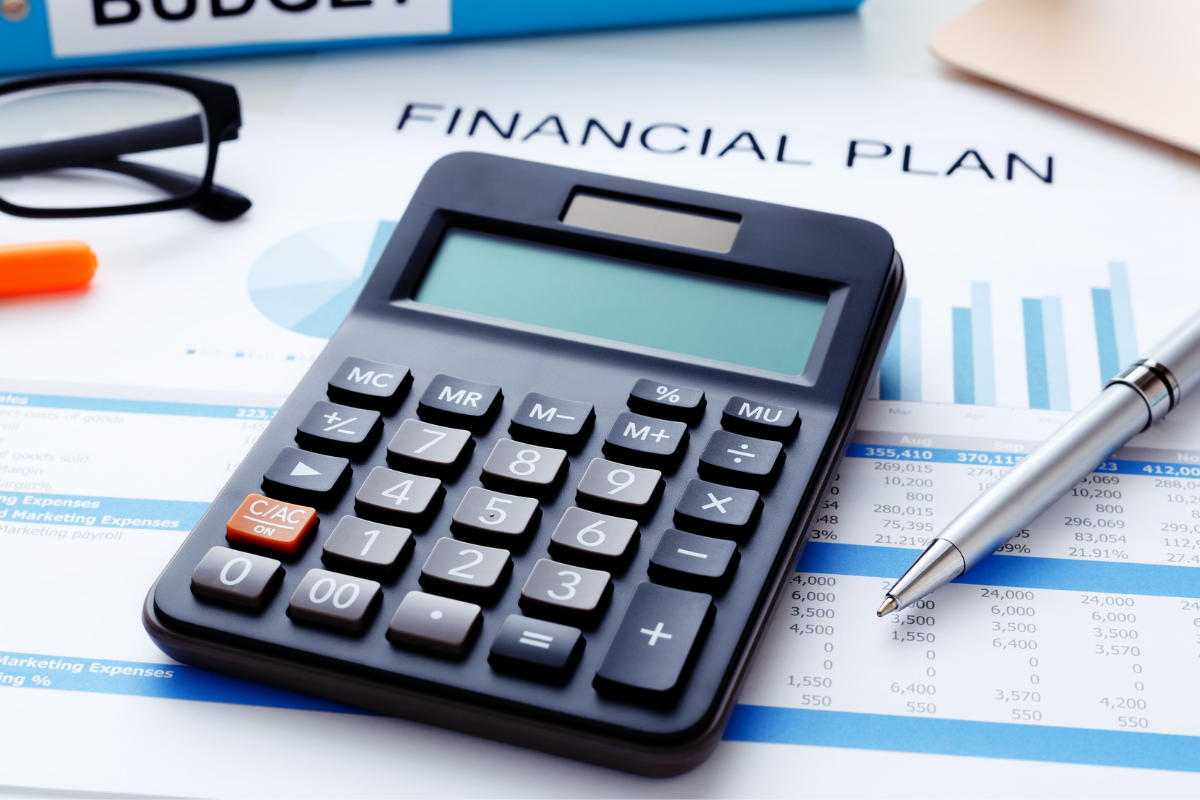 Taschenrechner, Finanzplan, Kugelschreiber