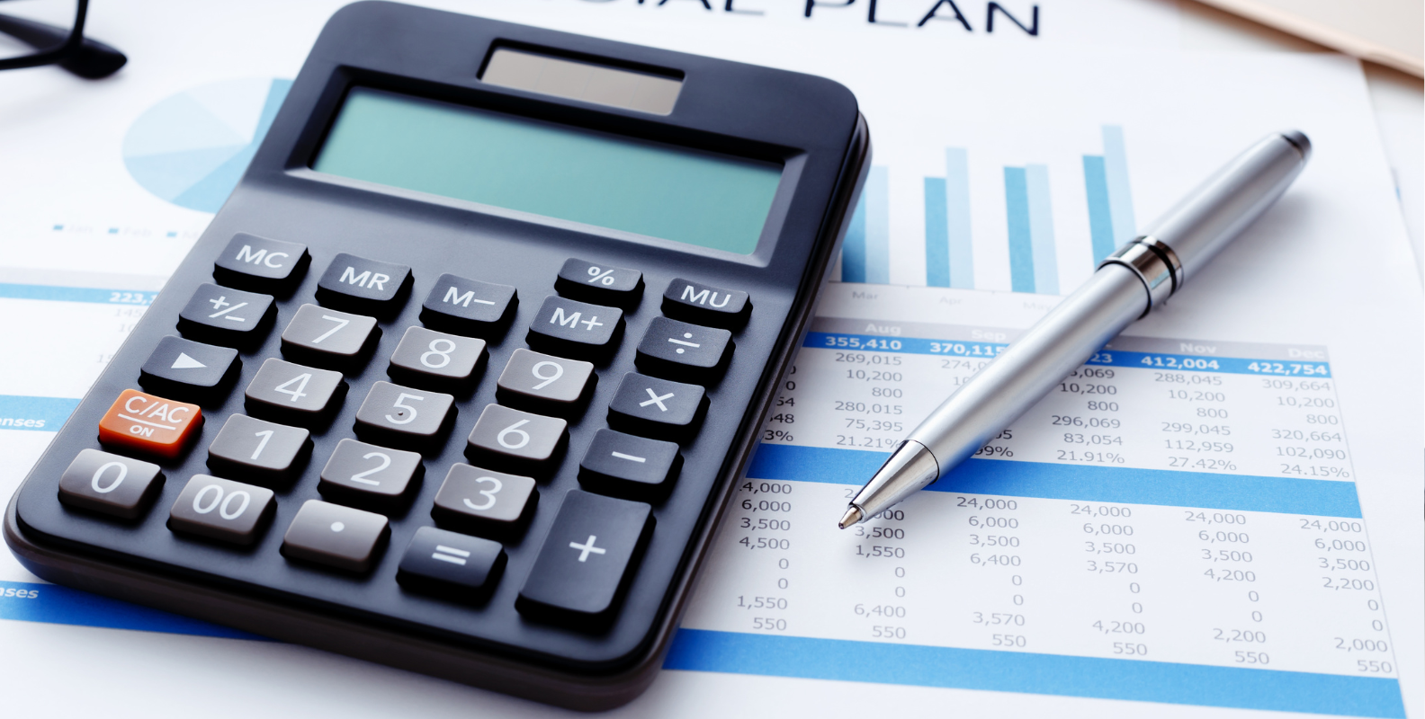 Taschenrechner, Unterlagen, Kugelschreiber