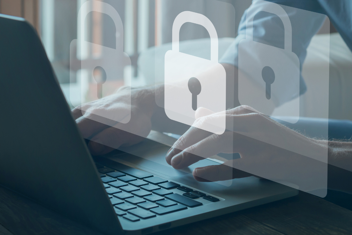 Datenschutzaufsichtsbehörde Figur mit einer Waage in der Hand und verbundene Augen.