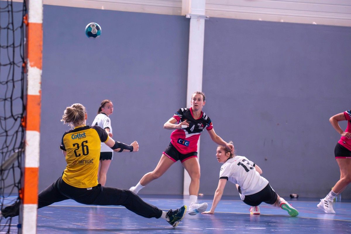 Handballteam spielt Handball