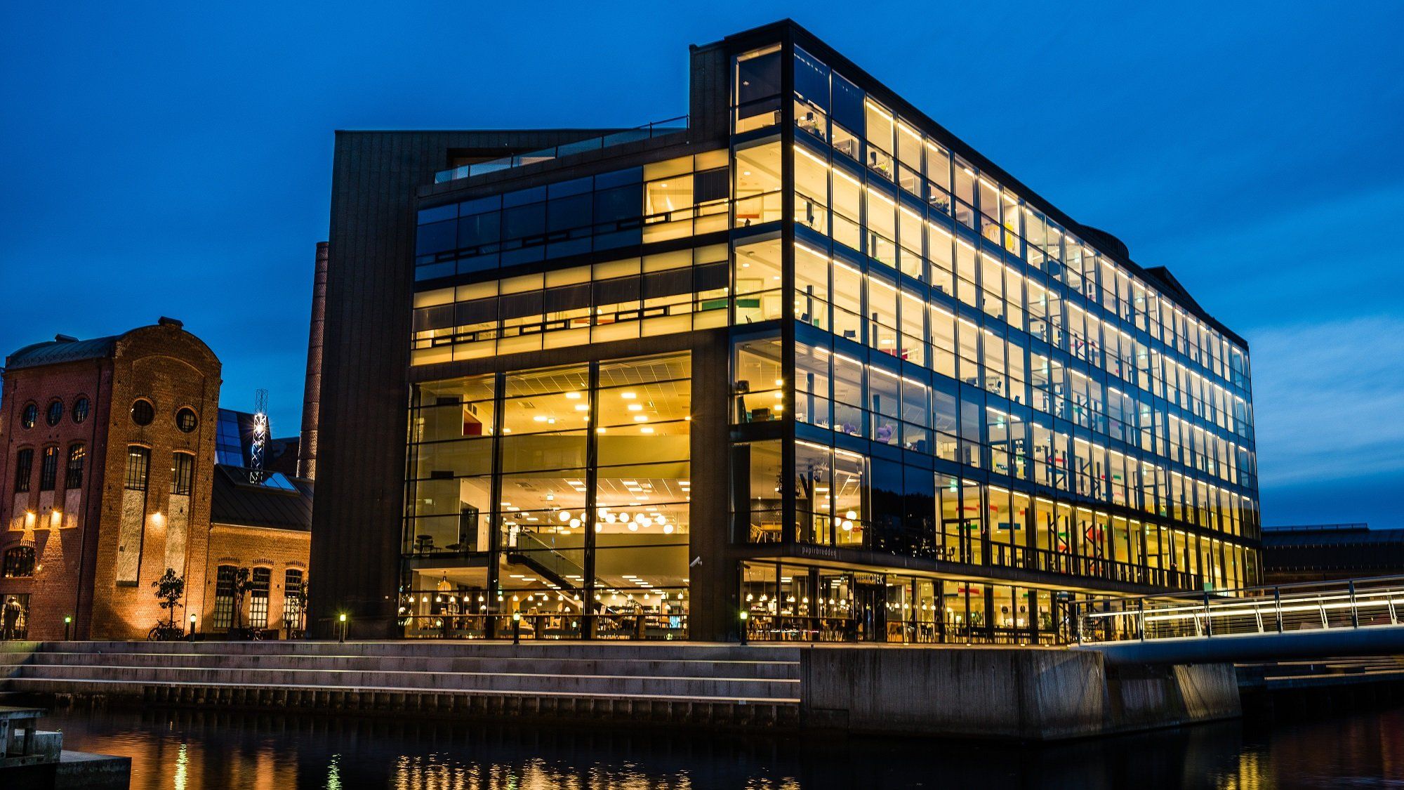 Fasaden til Drammensbibliotek