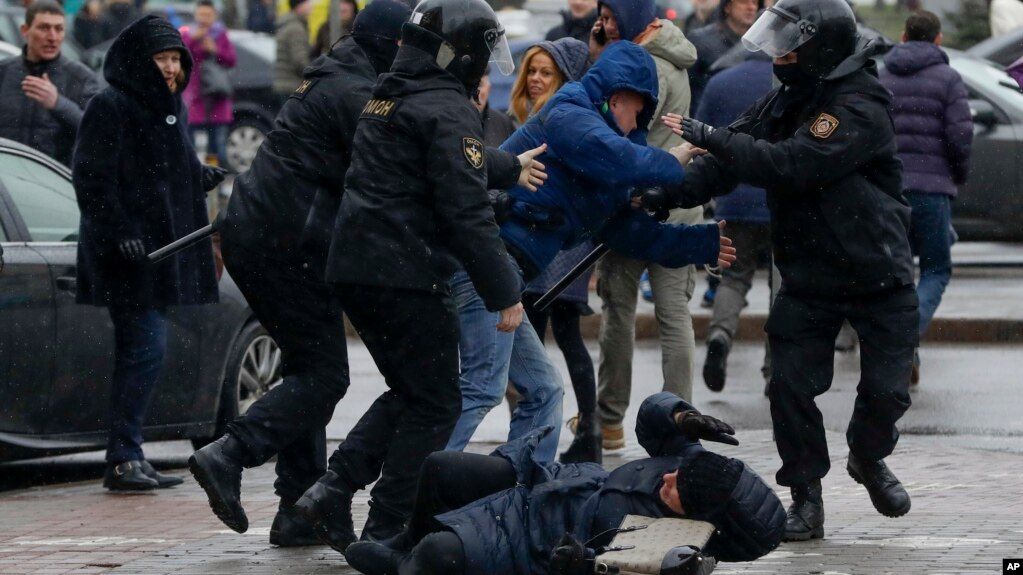 Brutal detention of civilians by Belarusian riot police. 