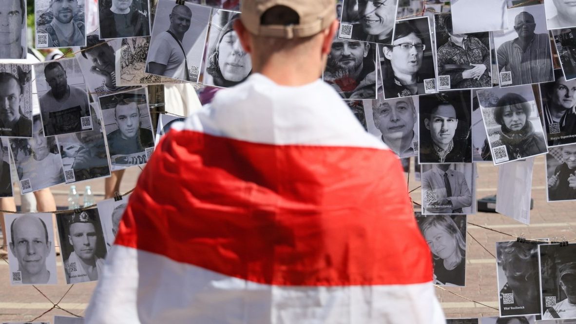 An exhibition of photographs of political prisoners in Warsaw. Photo: PAP/Paweł Supernak.