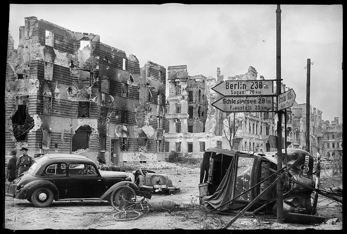 An archive photo from the Arthur Bondar's Collection