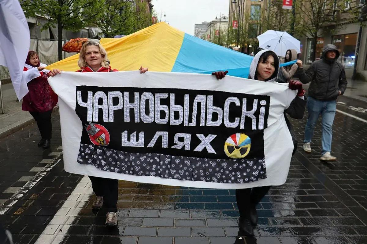 Since the violent suppression of the pro-democracy movement in Belarus in 2020, the “Chernobyl Way” marches have taken place abroad – here in 2023 in Vilnius, Lithuania. picture: Alena Vakhrameeva. Licence: All rights reserved