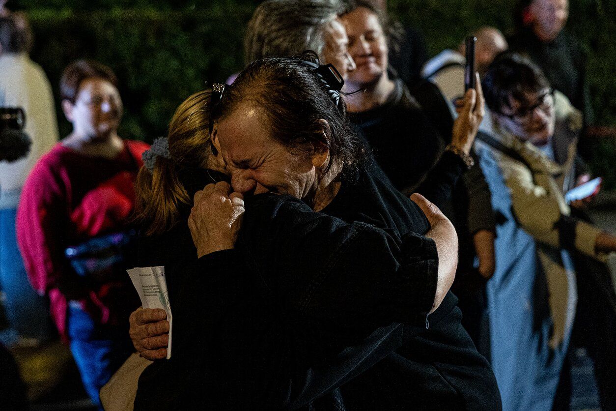 People released from captivity in Belarus near the US Embassy in Vilnius / Photo by L. Balandis, Baltic News Service