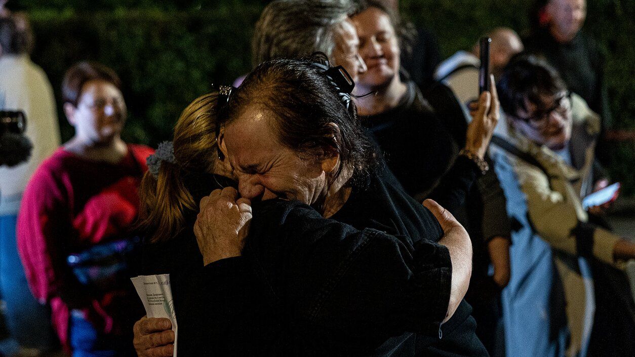 People released from captivity in Belarus near the US Embassy in Vilnius / Photo by L. Balandis, Baltic News Service