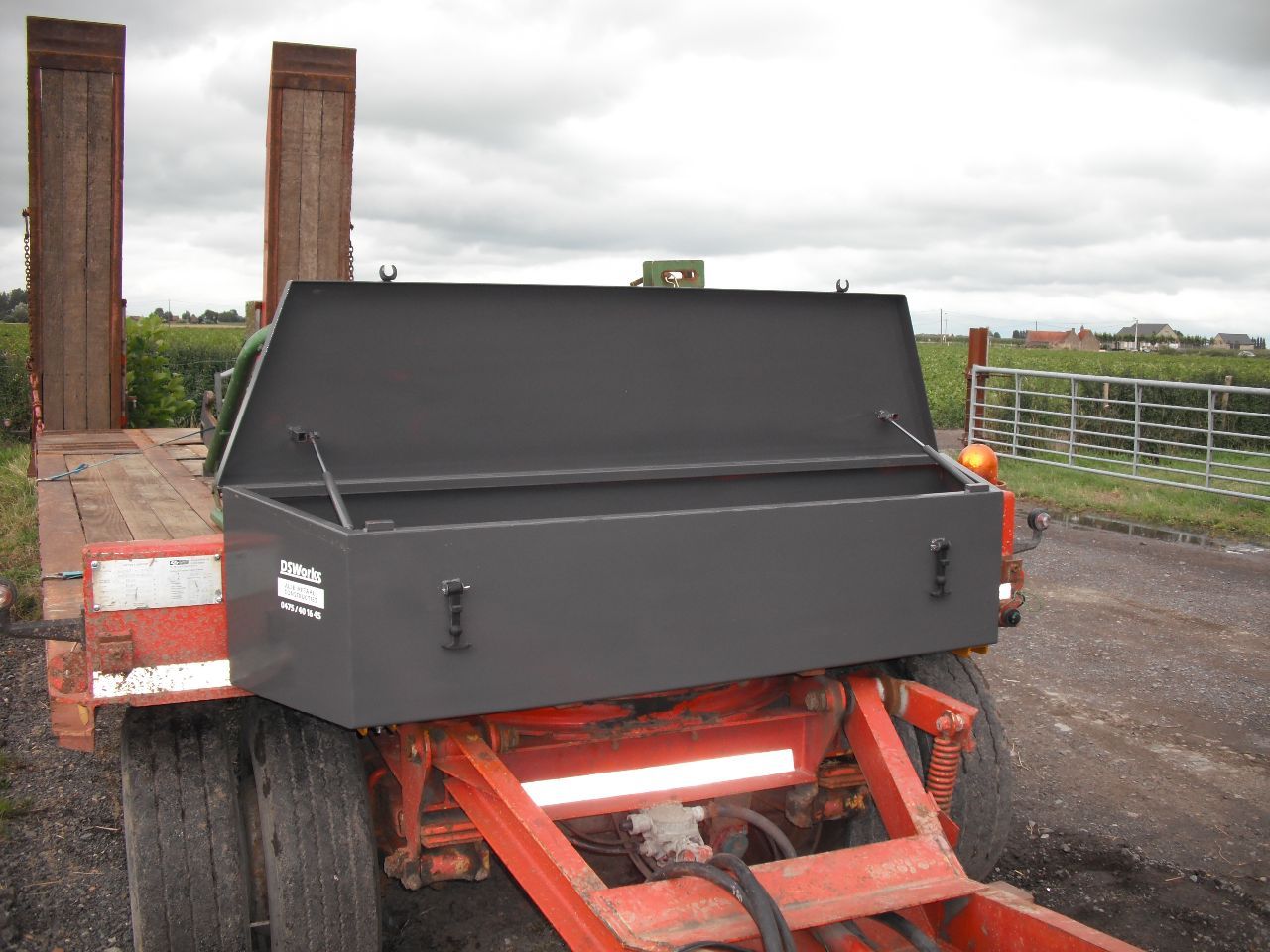 Materiaalbak op aanhangwagen