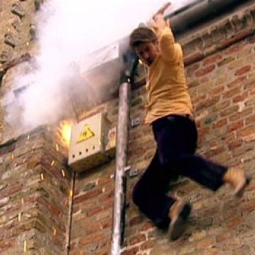 Kevin Janssens aan de kerk van Houtem