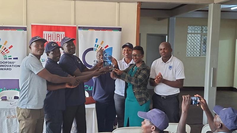 Overall winner trophy handover, Coop360° Innovations Award