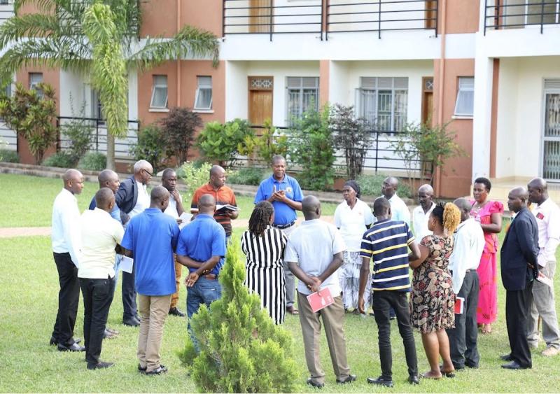 Field briefing with cooperative leaders