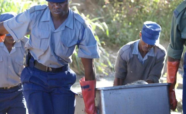 Horror as 4 men axe suspected cellphone thief to death and dump his body in bush