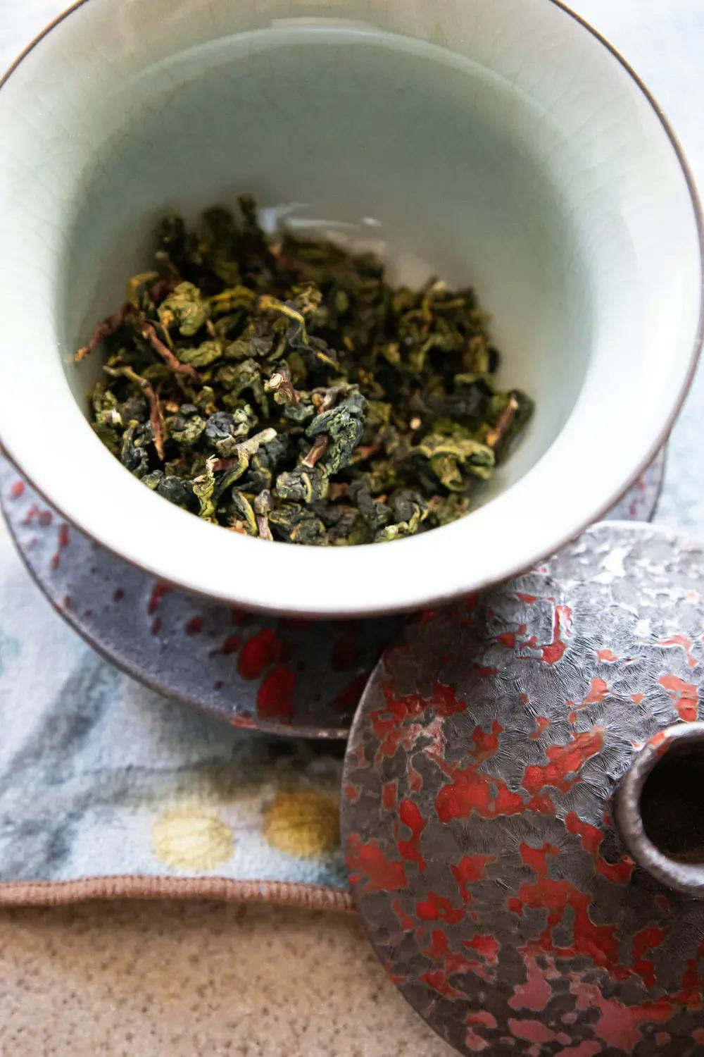 Black leaf and brewed cup