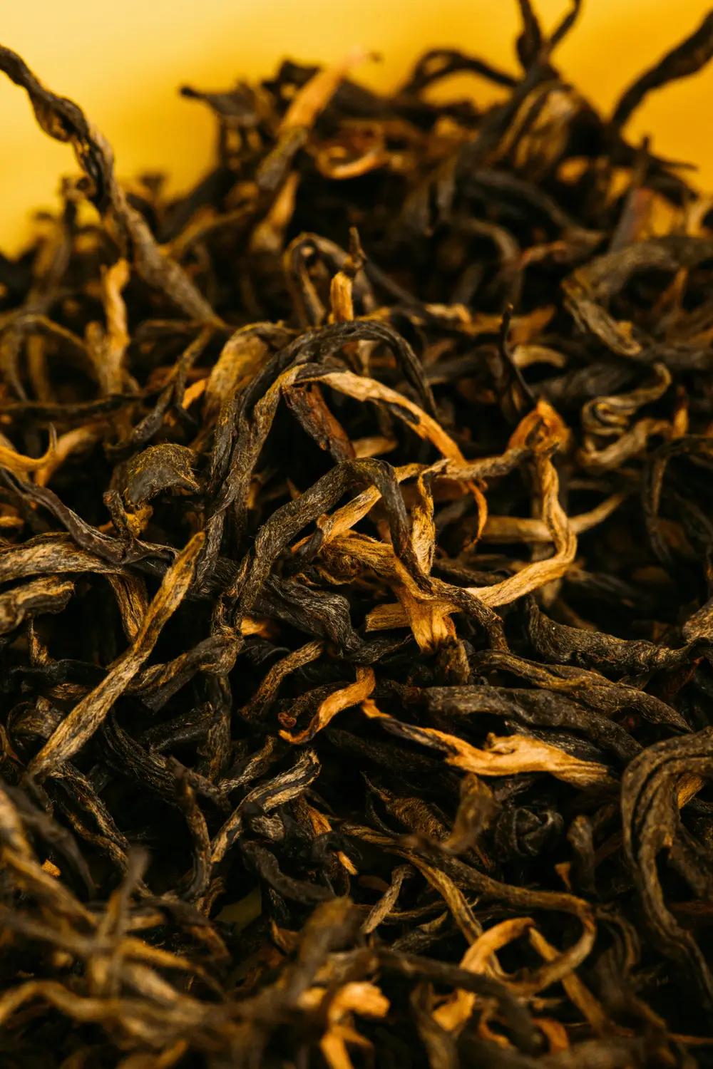 Fujian Oolong leaf and brewed cup
