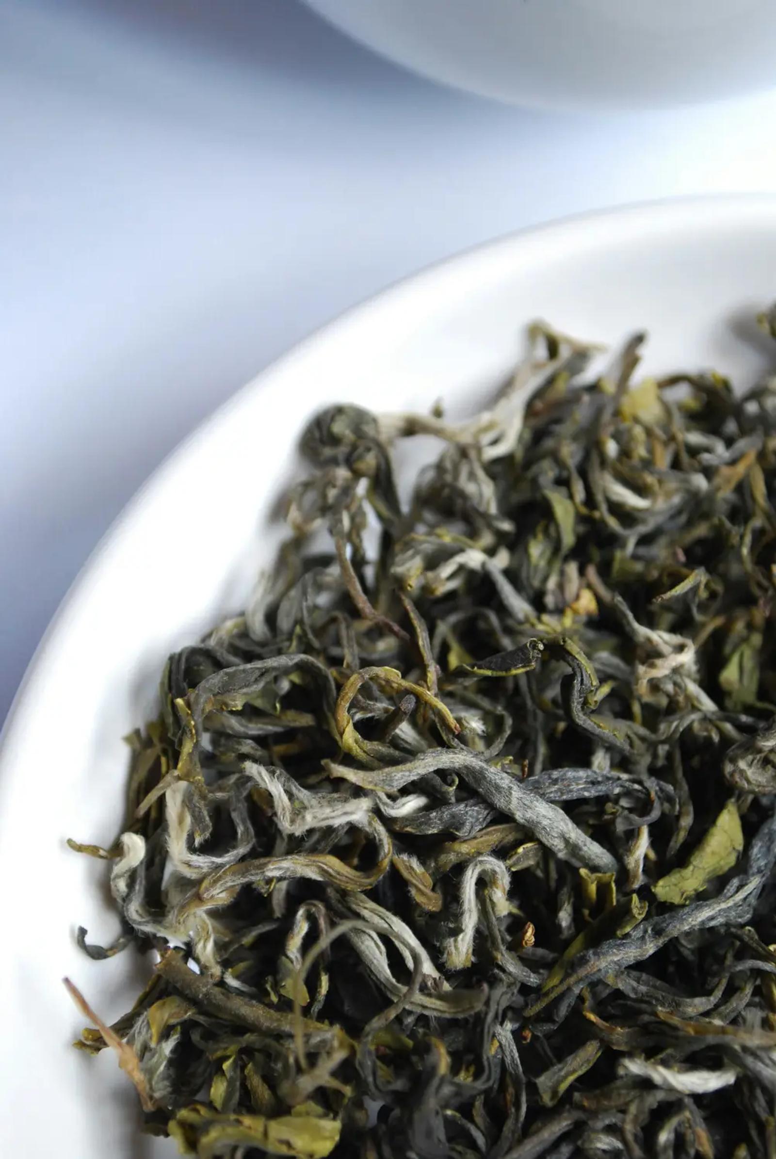 Jasmine Green leaf and brewed cup