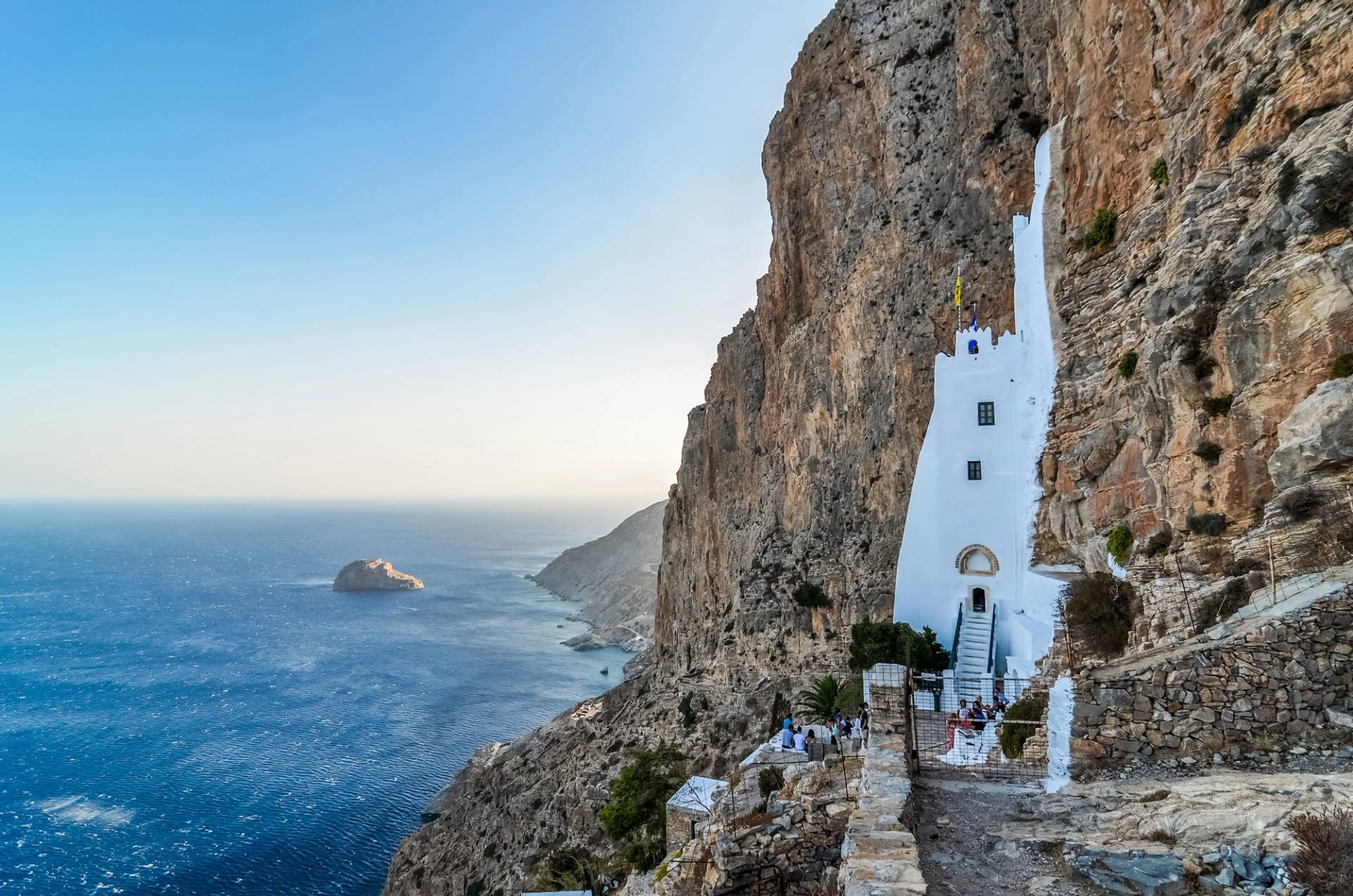 monastero di hozoviotissa isola di amorgos in grecia