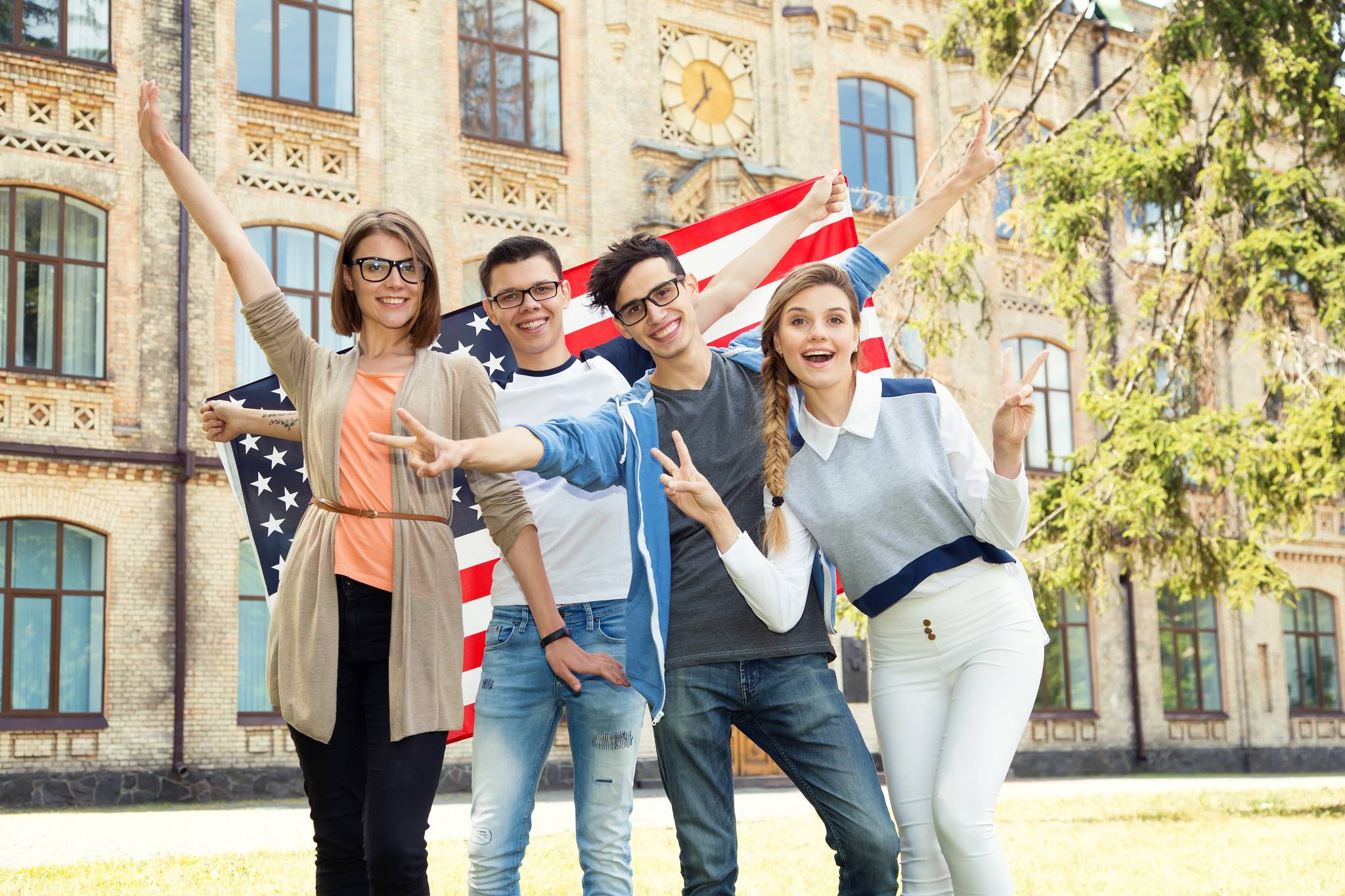 gruppo misto di studenti in vacanza studio all estero