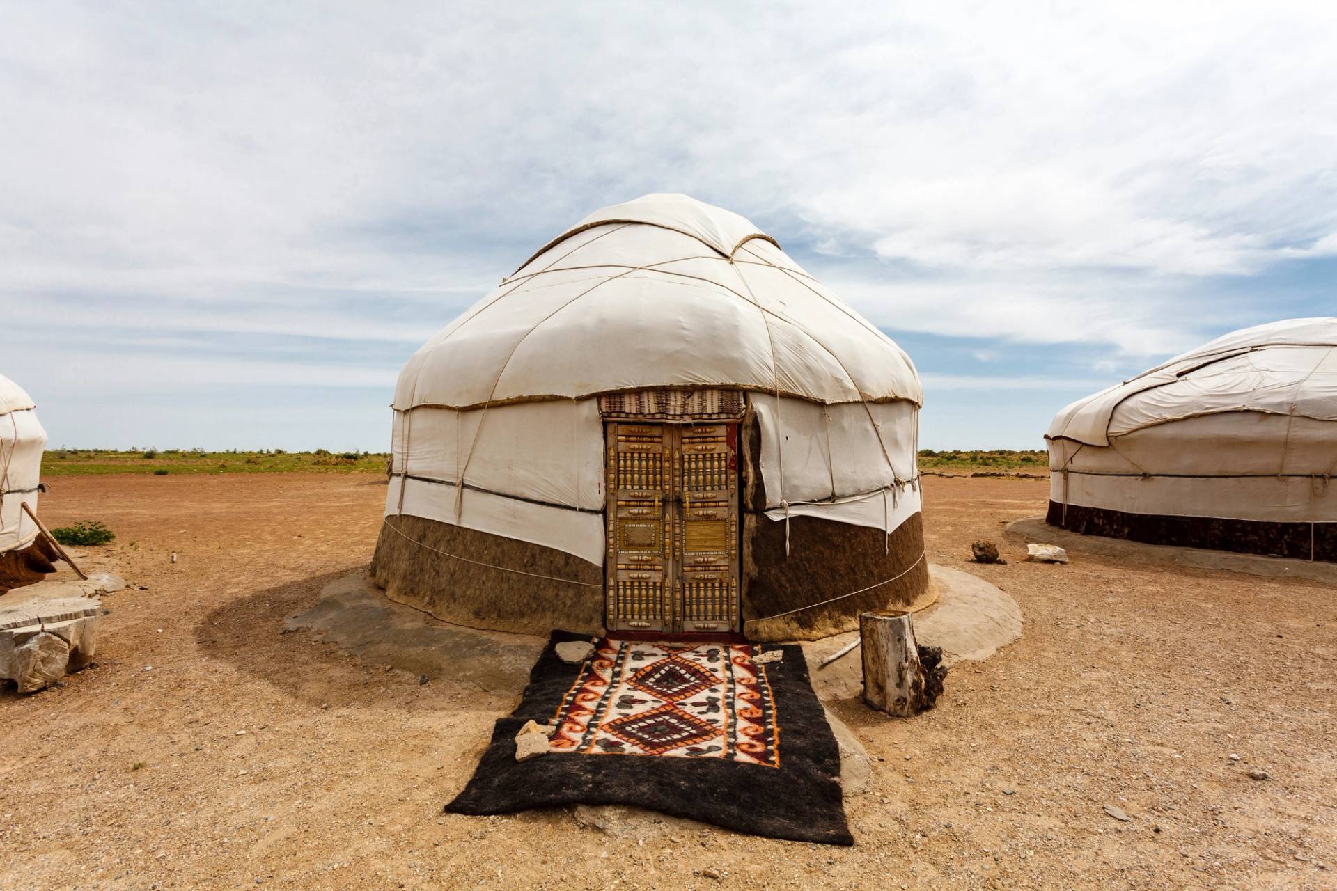 yurte nel deserto del kyzyl kum