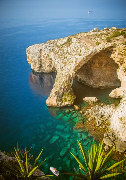 gita in barca alla grotta azzurra malta