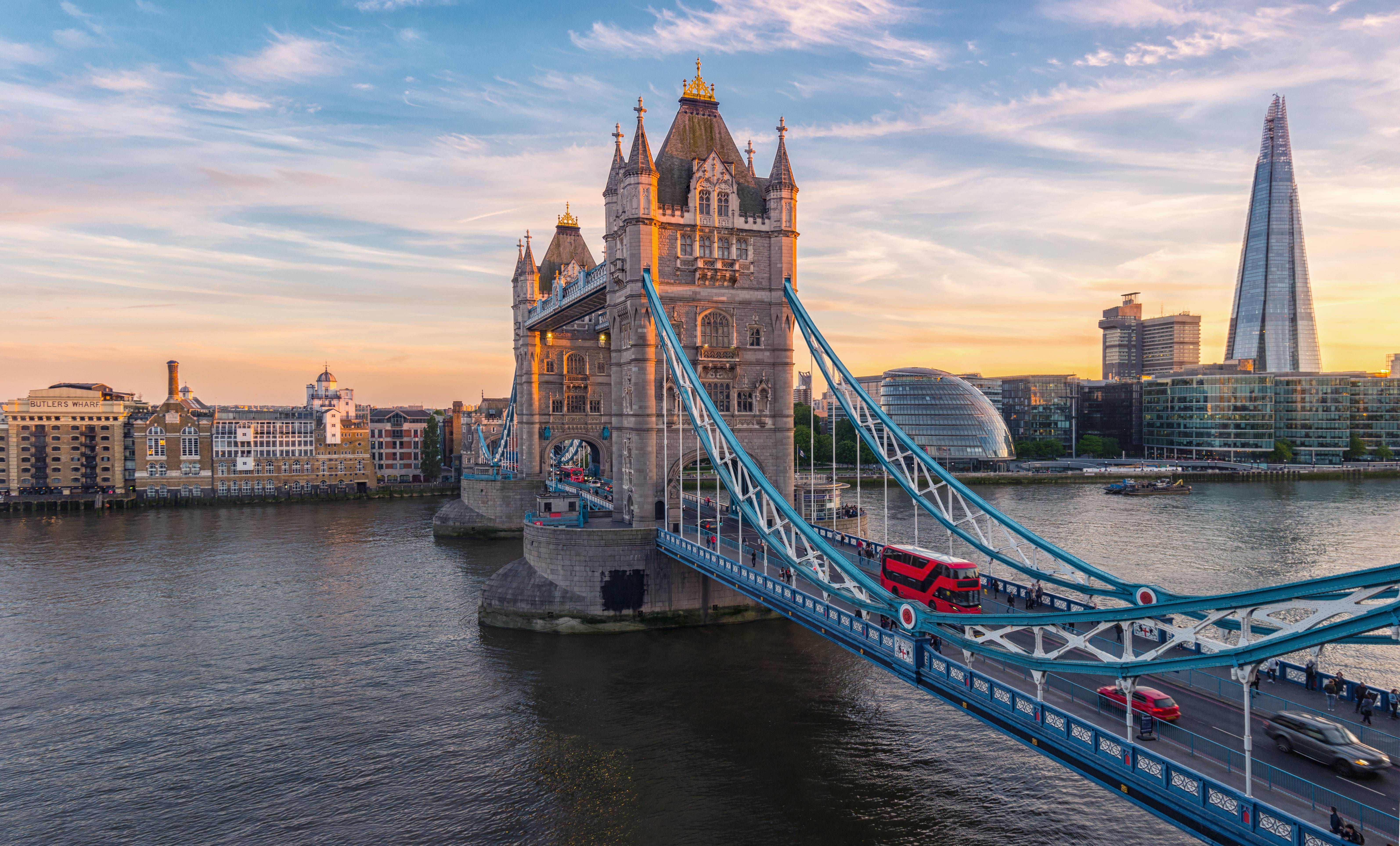 tower bridge al tramonto