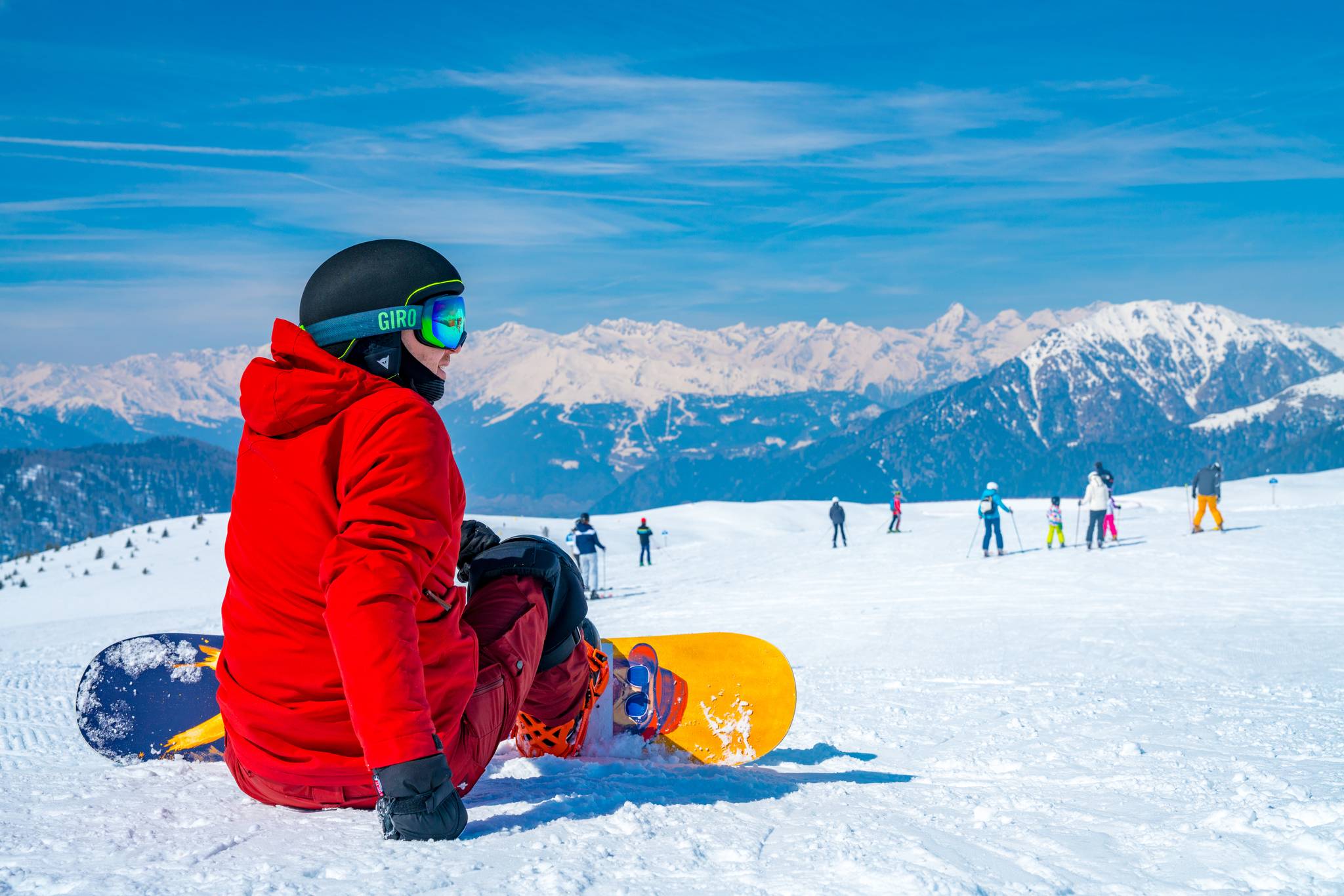 ragazzo in snowboard