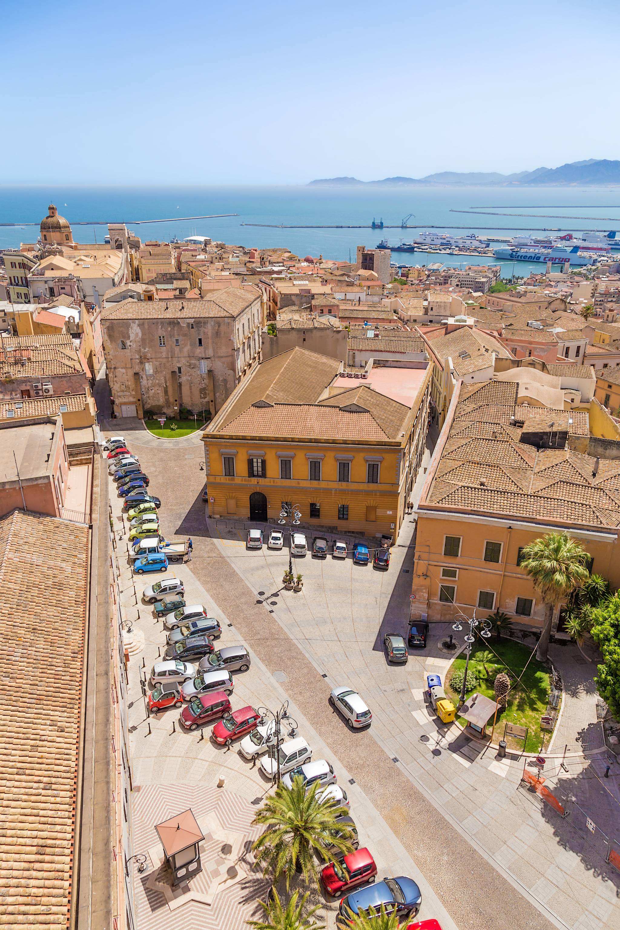 panorama dall alto di cagliari