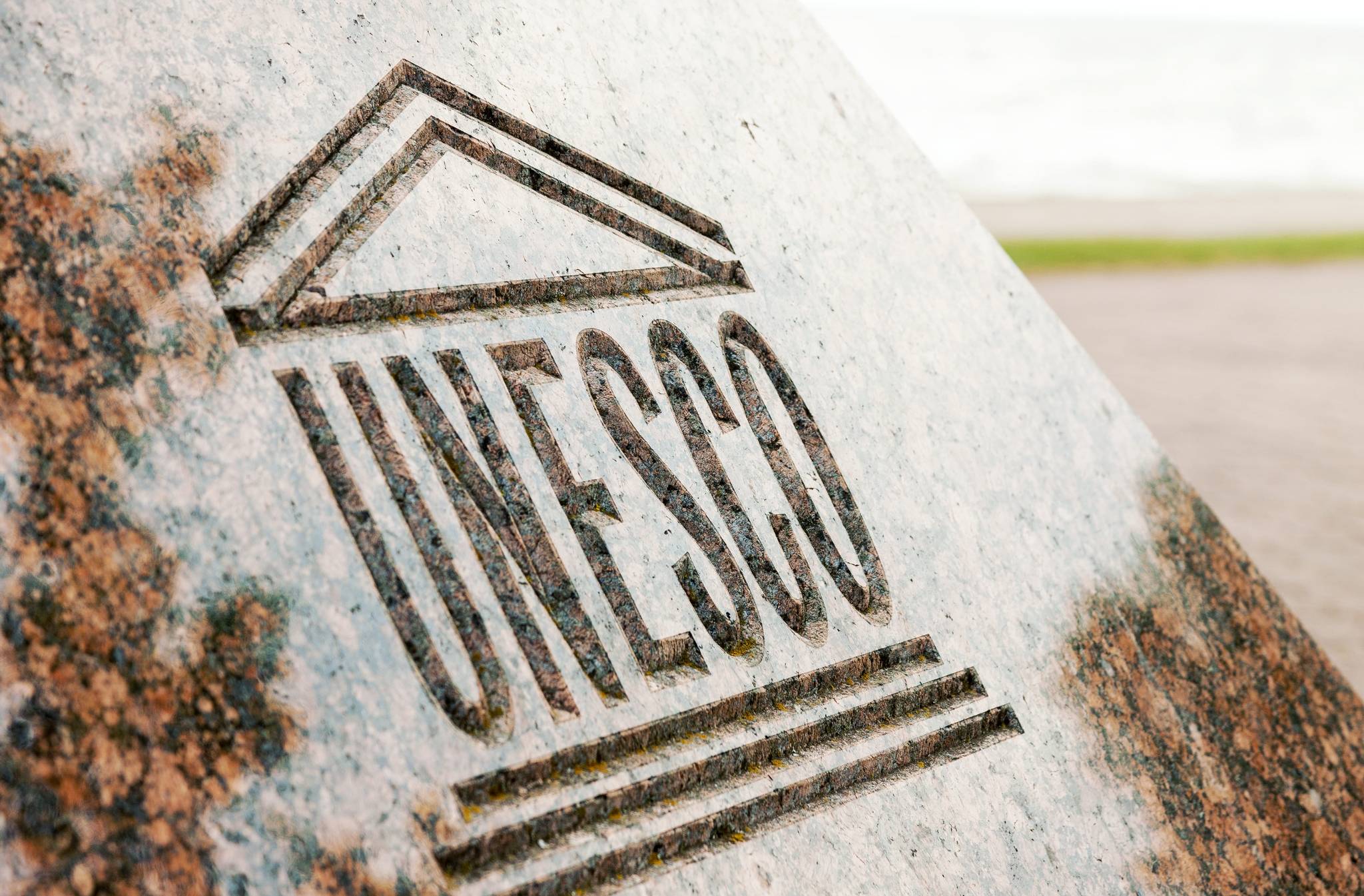 logo unesco inciso su un bene patrimonio dell umanita