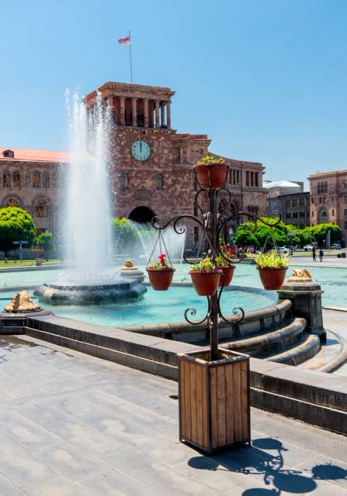 piazza al centro della capitale