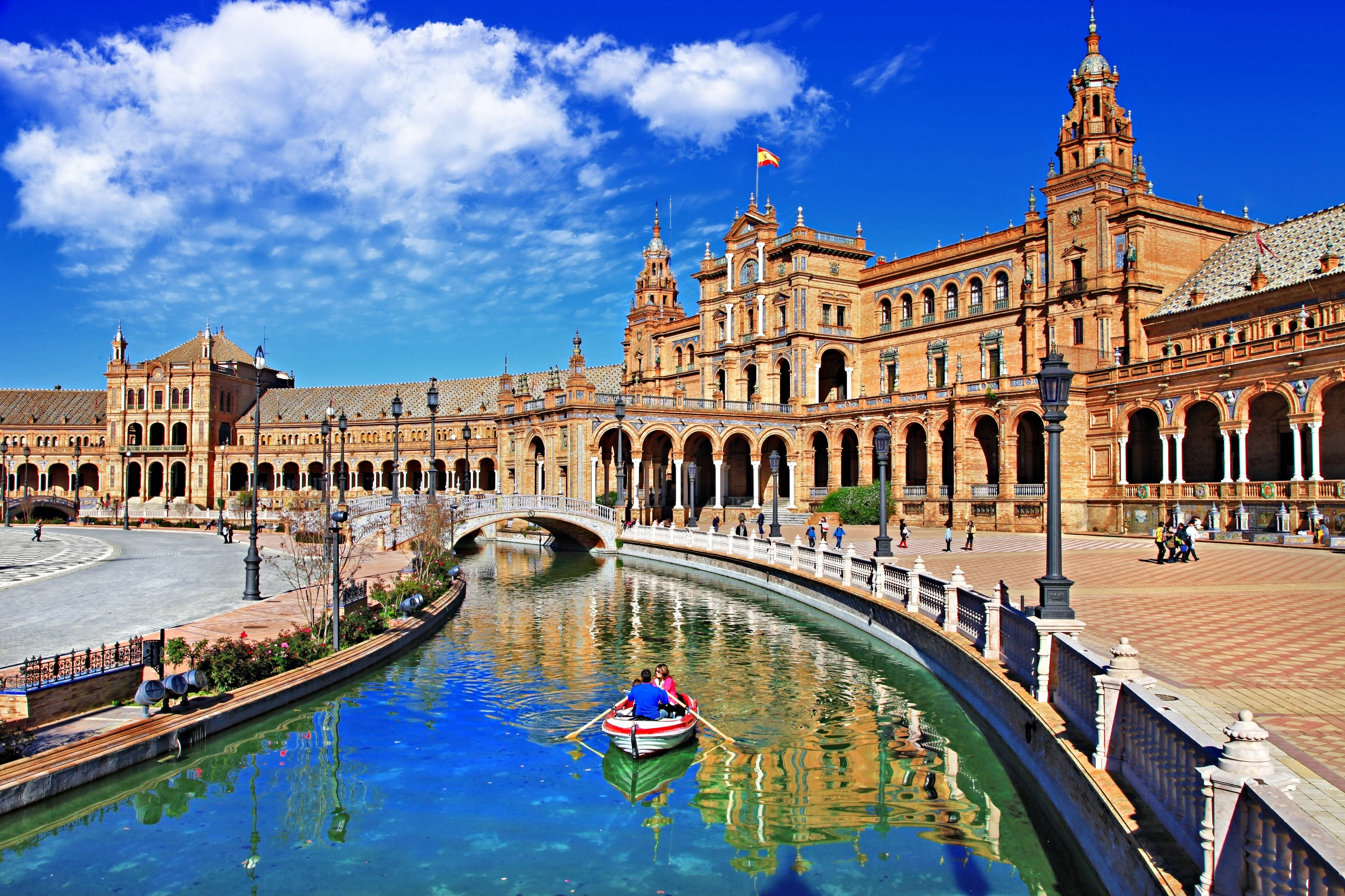 canale di siviglia con gondola