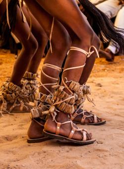 piedi di danzatori africani