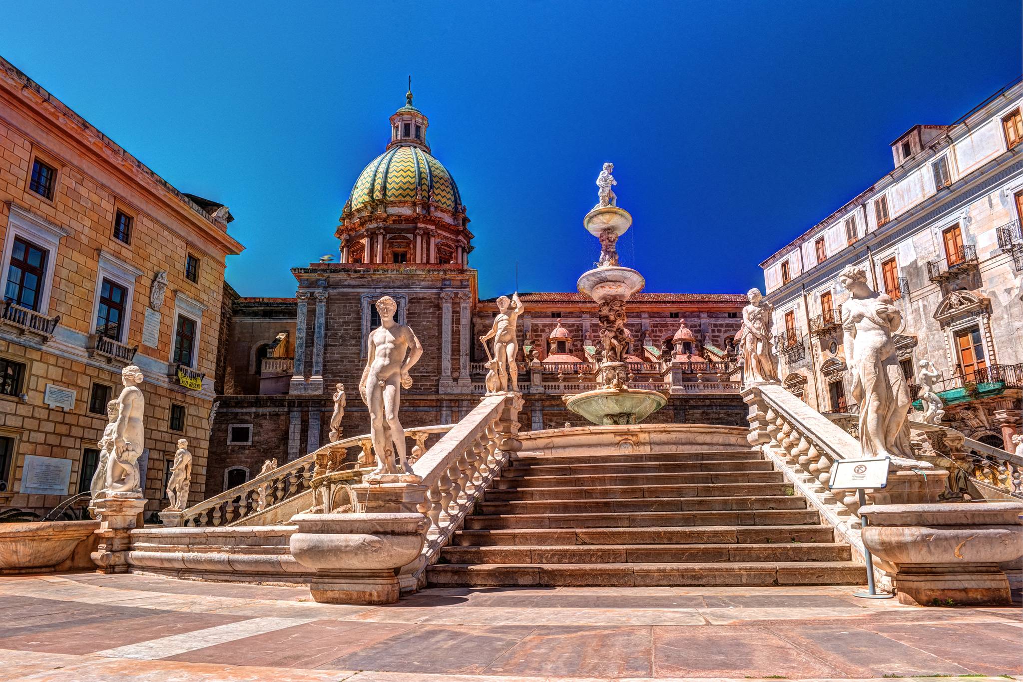 vista sui monumenti a palermo