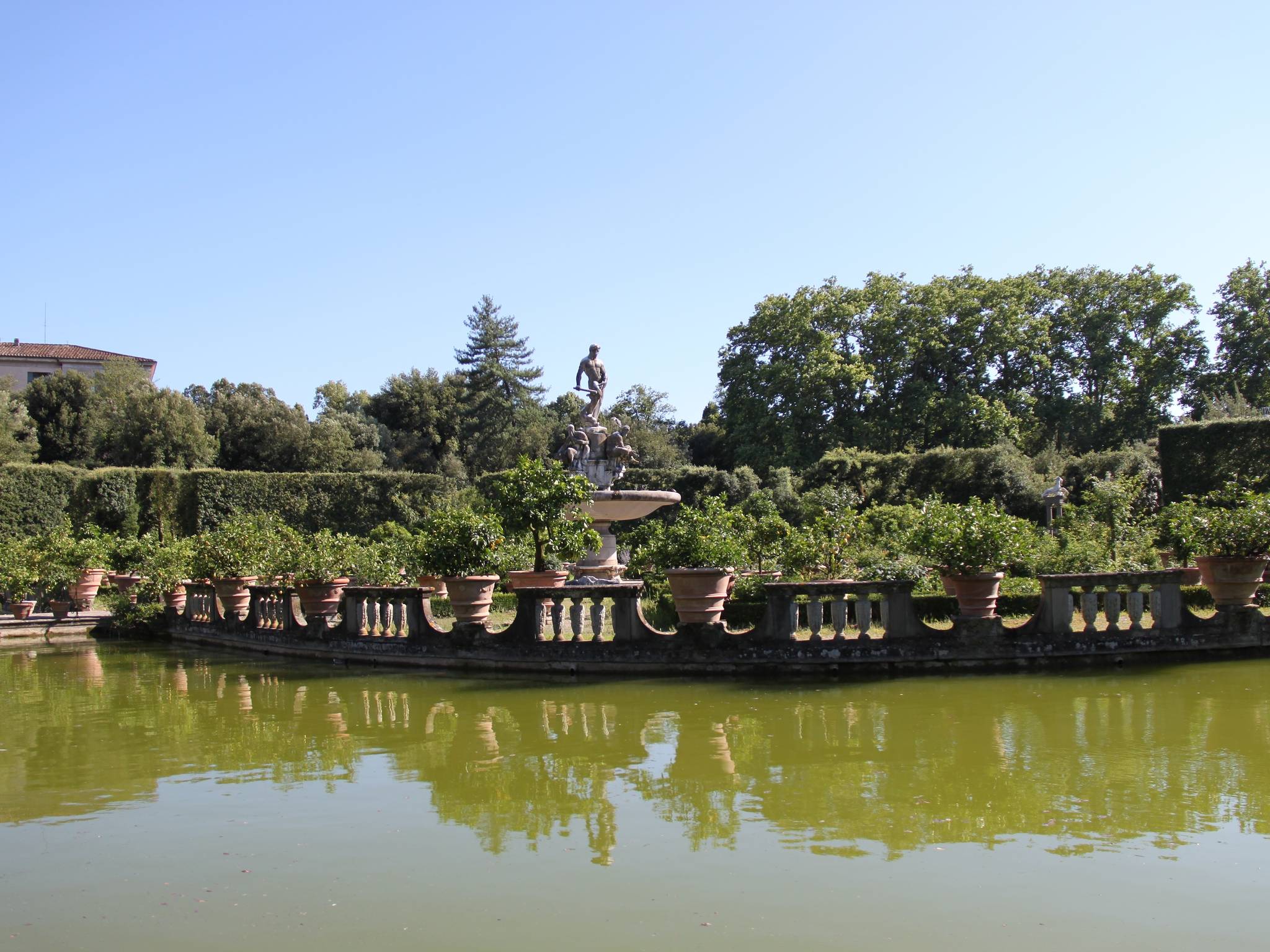 The wonderful gardens in Tuscany cover