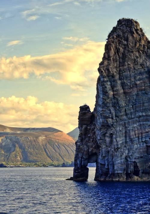 Faraglioni di Lipari in Sicilia