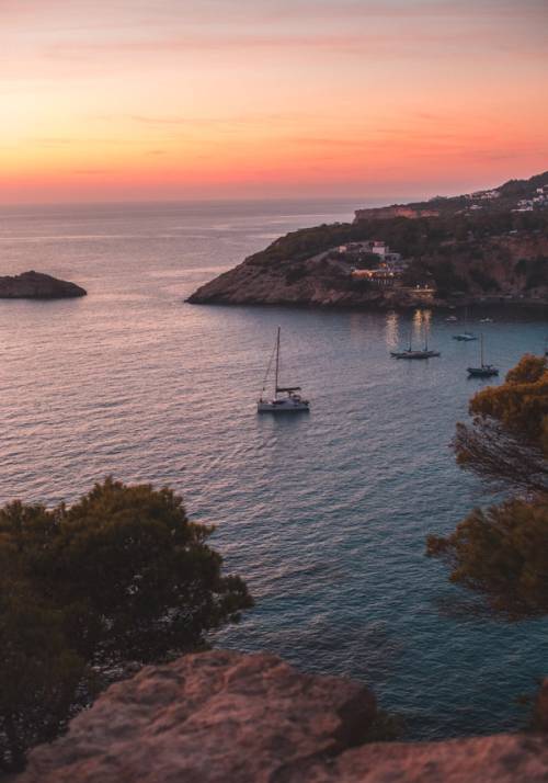 caletta con tramonto