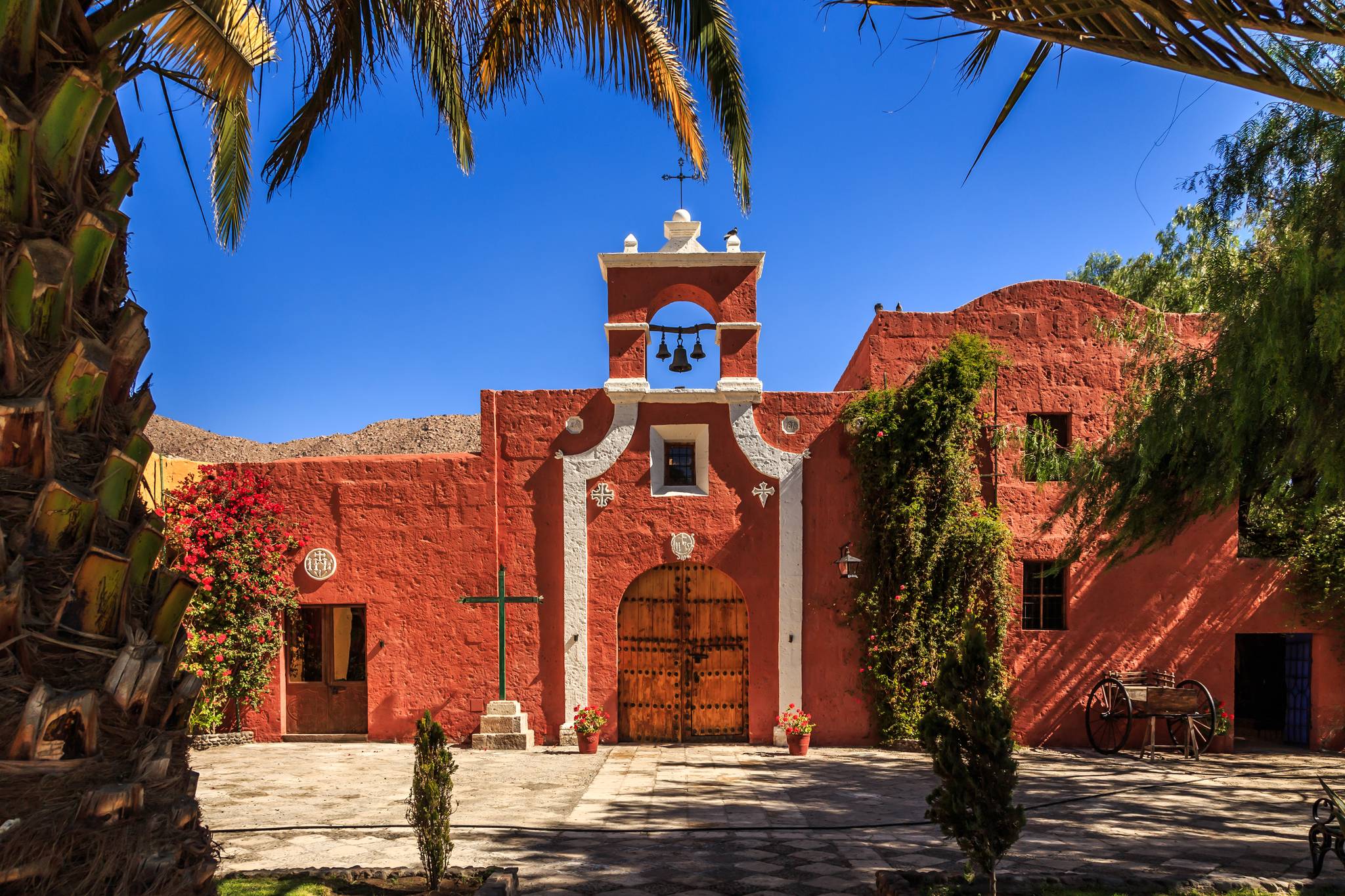 monastero rosso arequipa peru