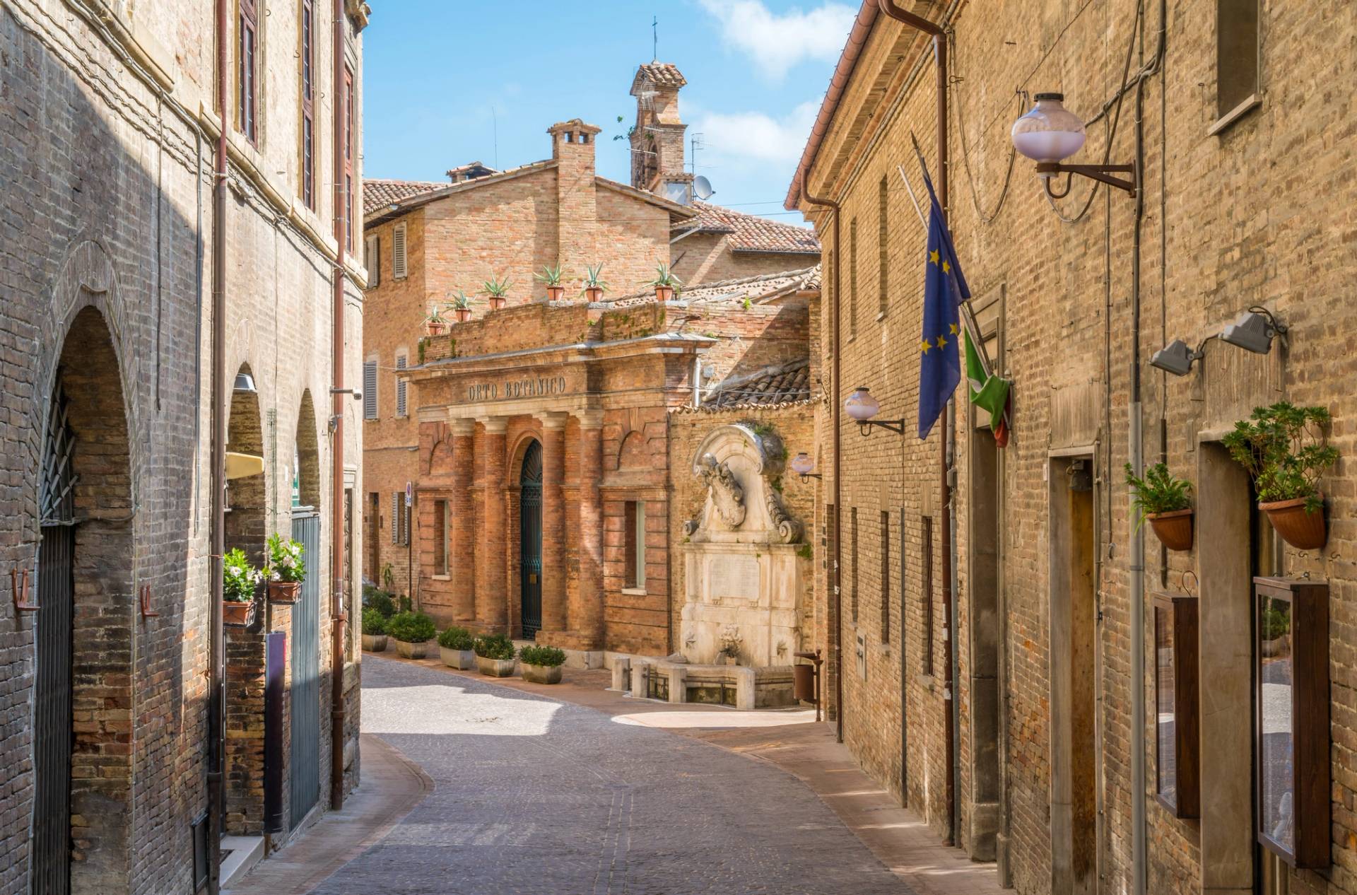 strade di urbino nelle marche