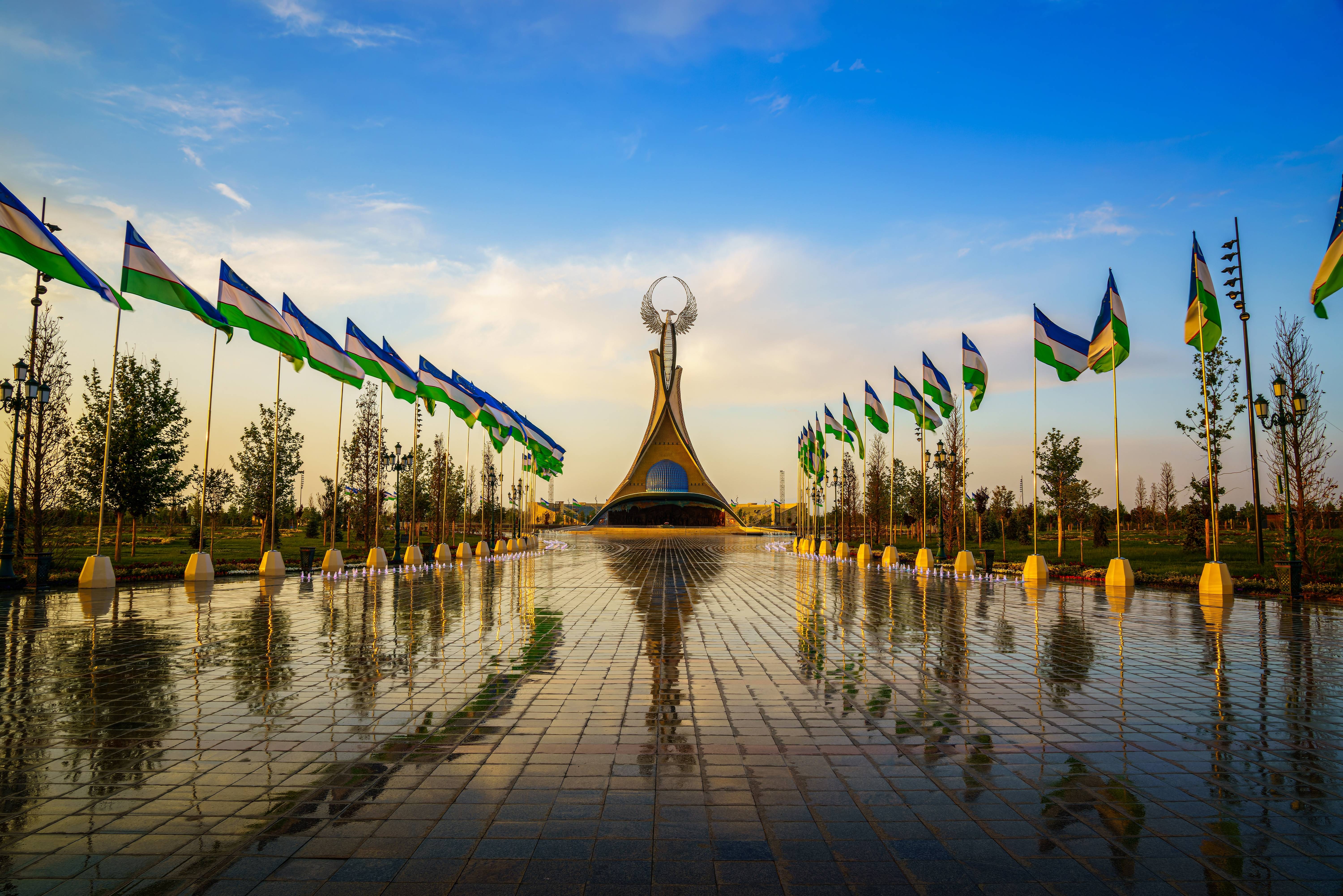 monunento dell indipendenza a tashkent