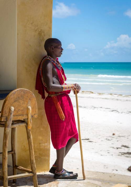 persona locale sulla spiaggia