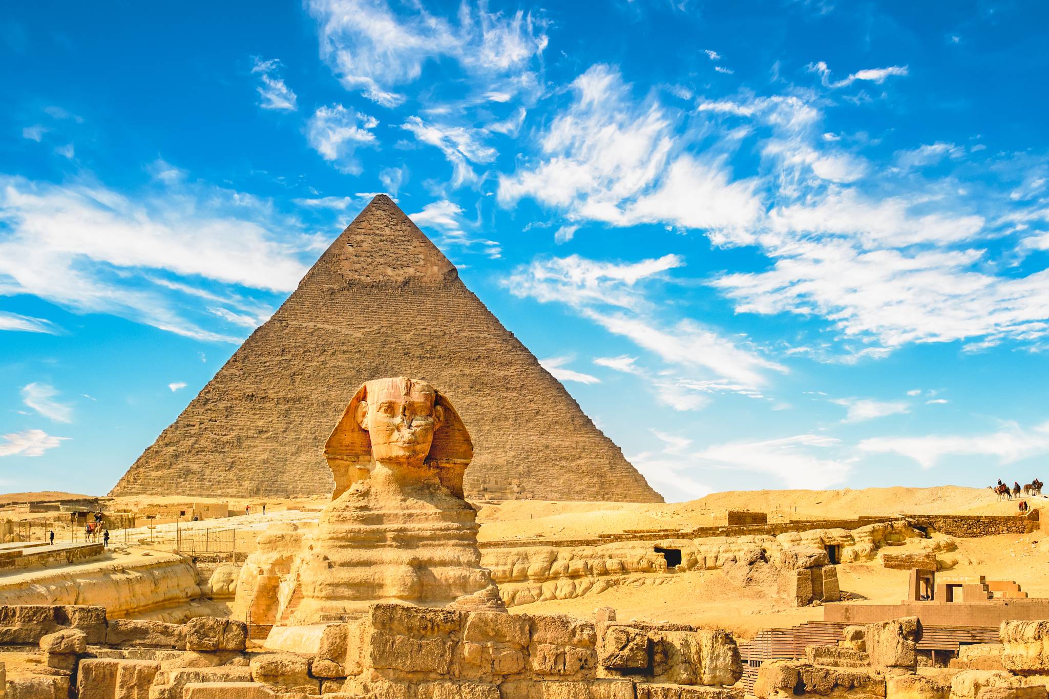 pyramid with sphinx