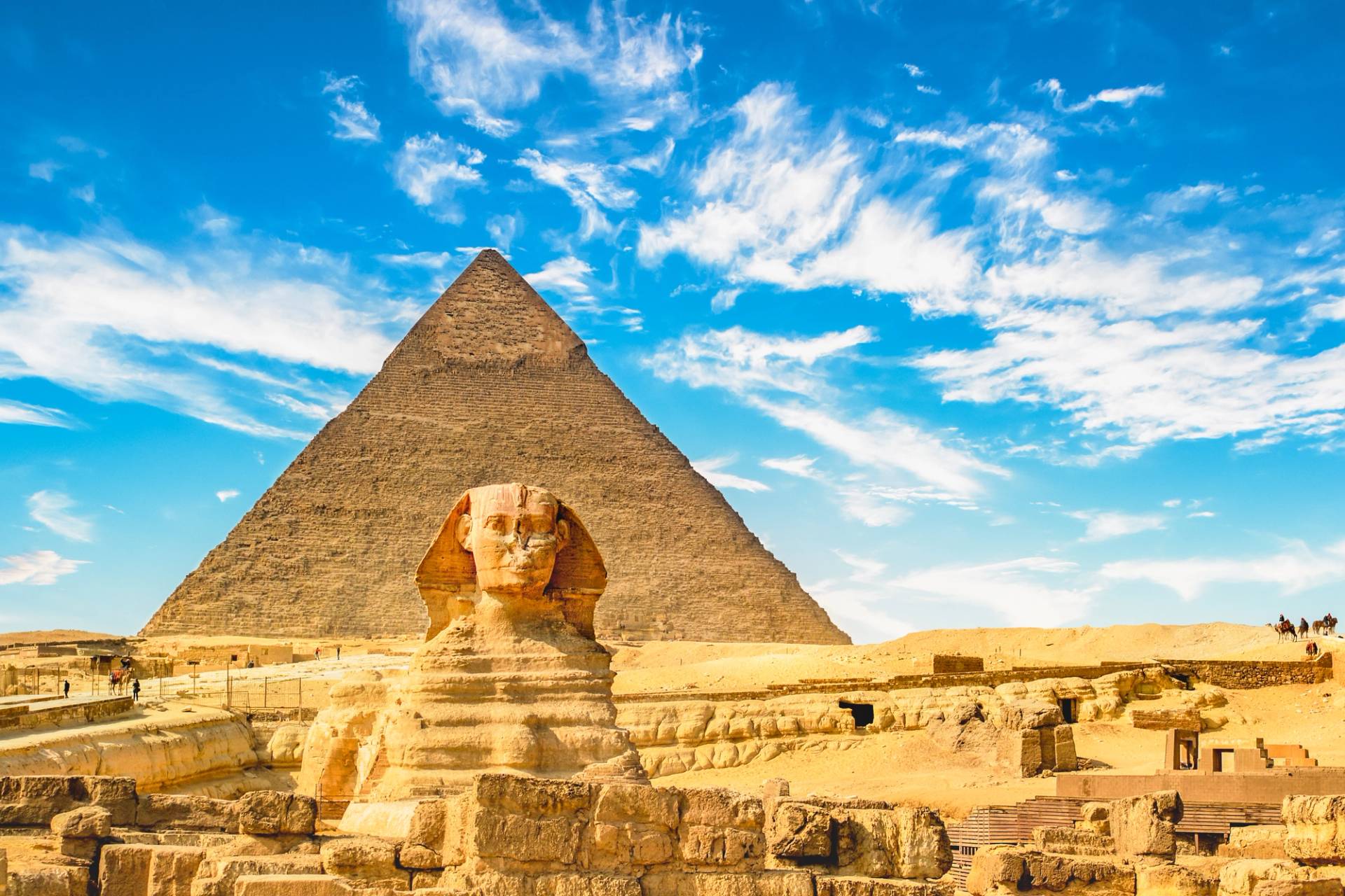 sphinx with pyramid
