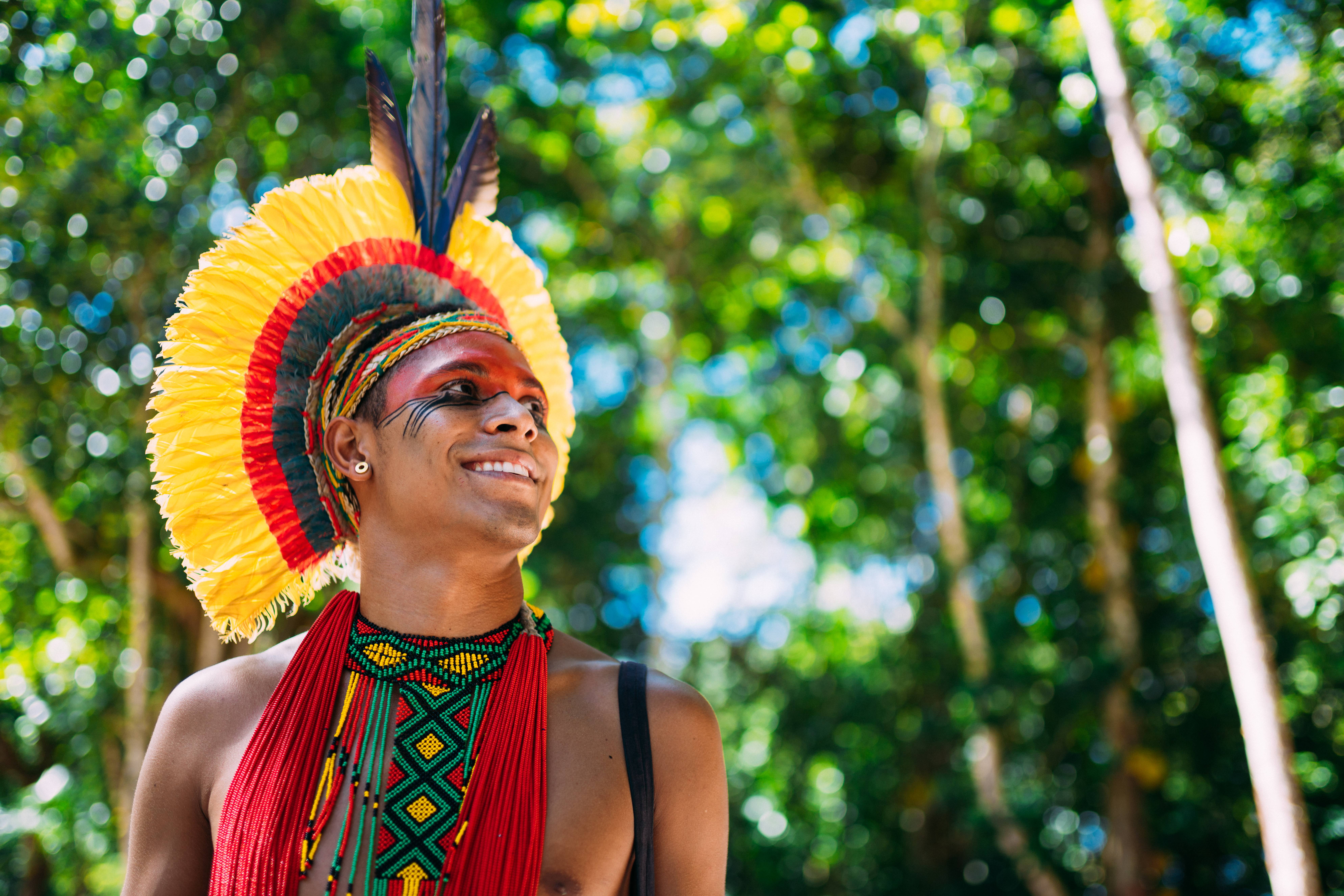 uomo tribu brasiliana