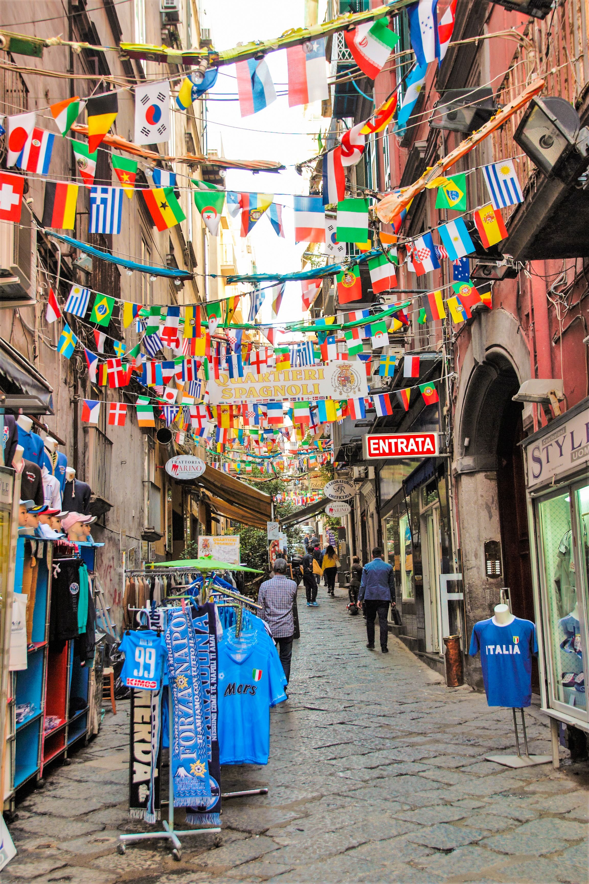 vie del centro di napoli