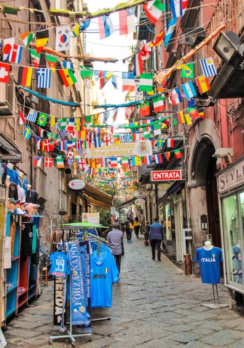 vie del centro di napoli