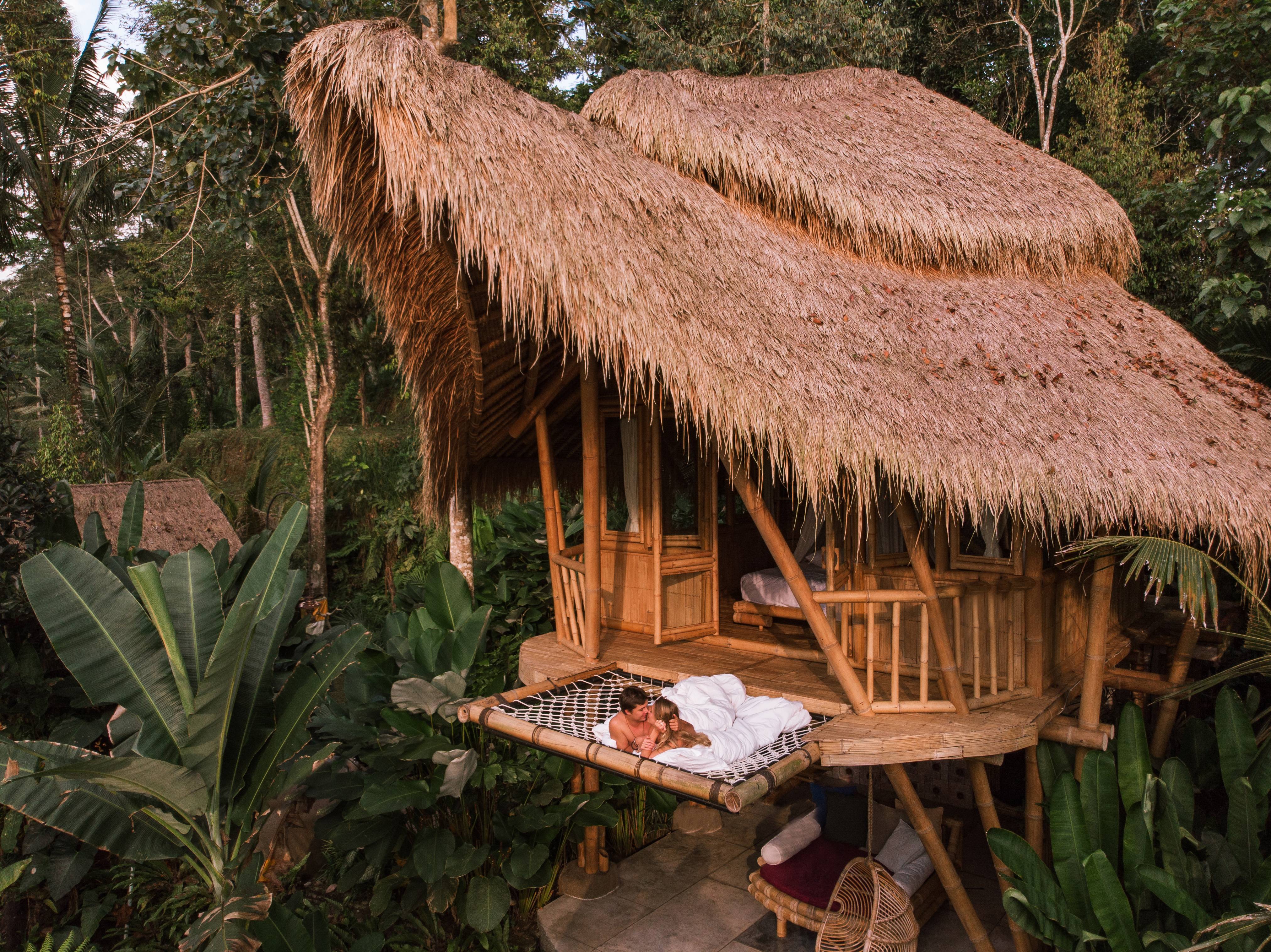 hotel capanna sospesa nella foresta