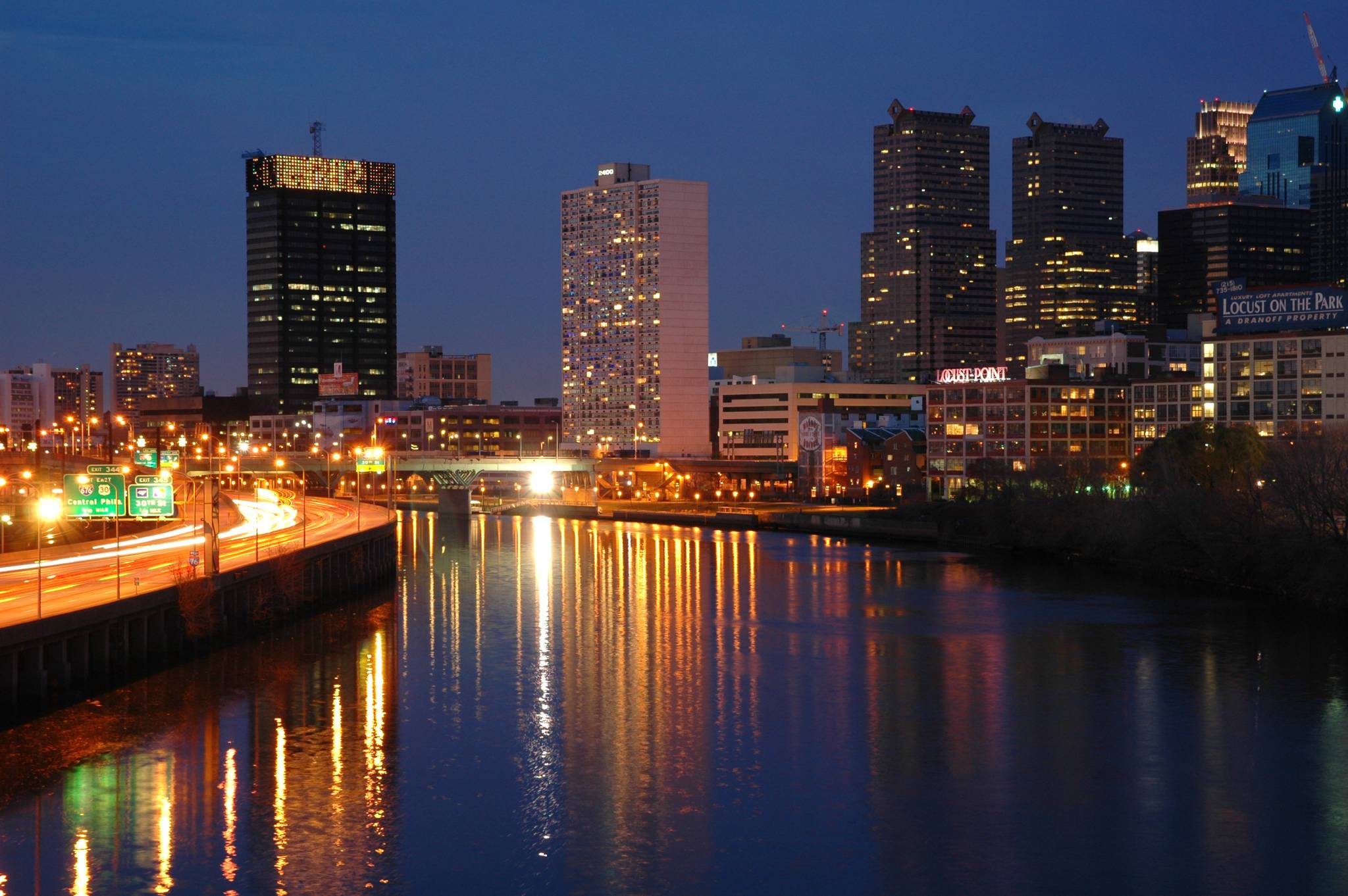 skyline di filadelfia di notte