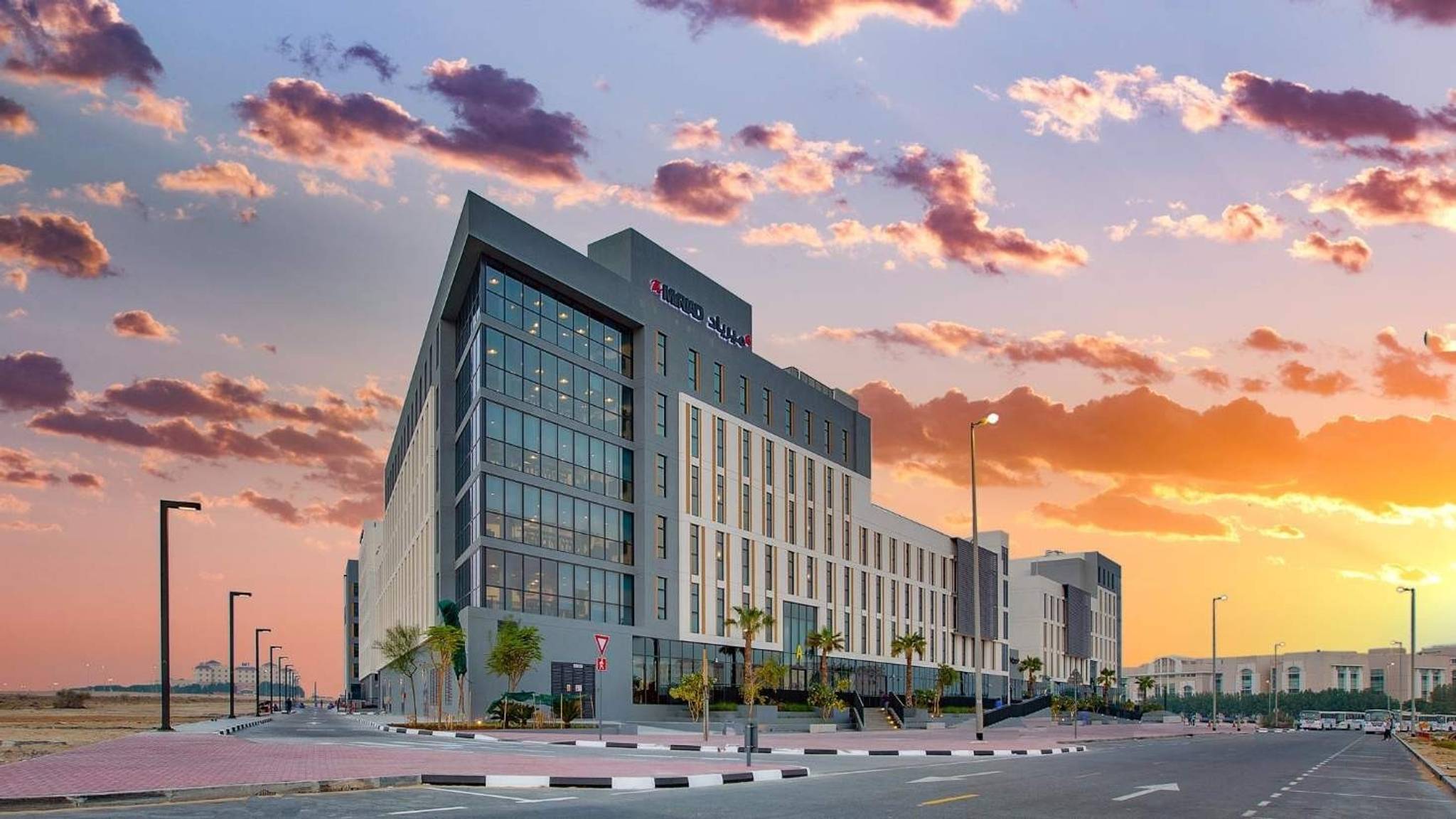 college dubai tramonto