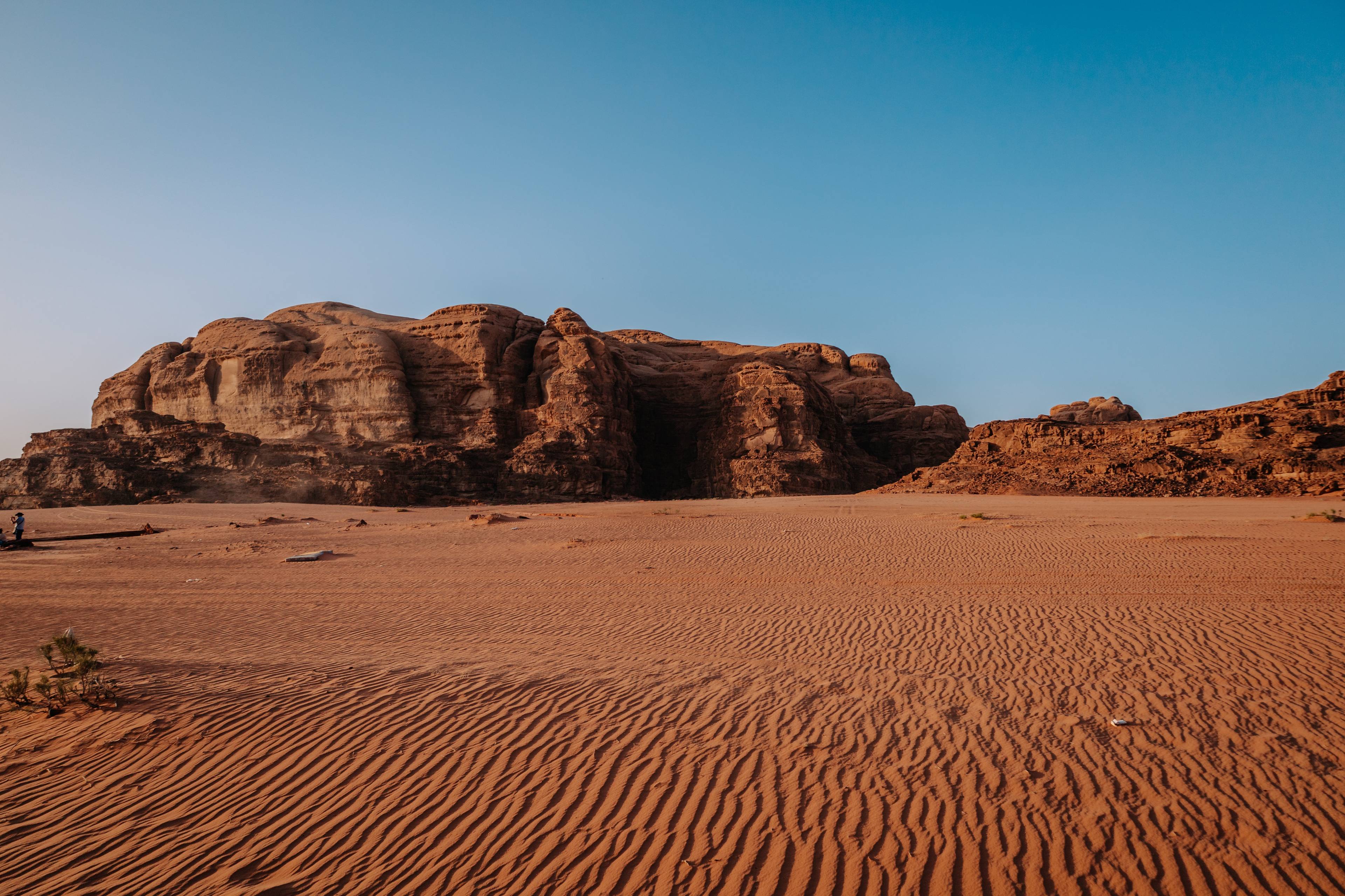 deserto e montagne del wadi rum