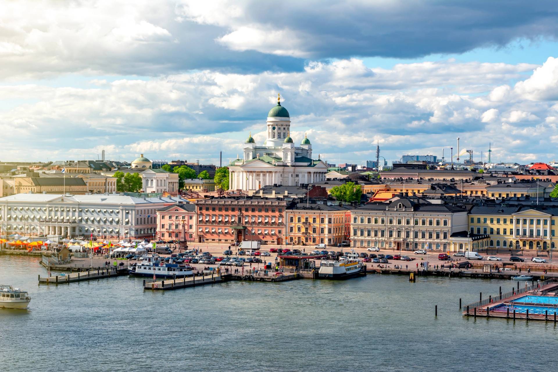 panorama dall alto della citta di helsinki finlandia